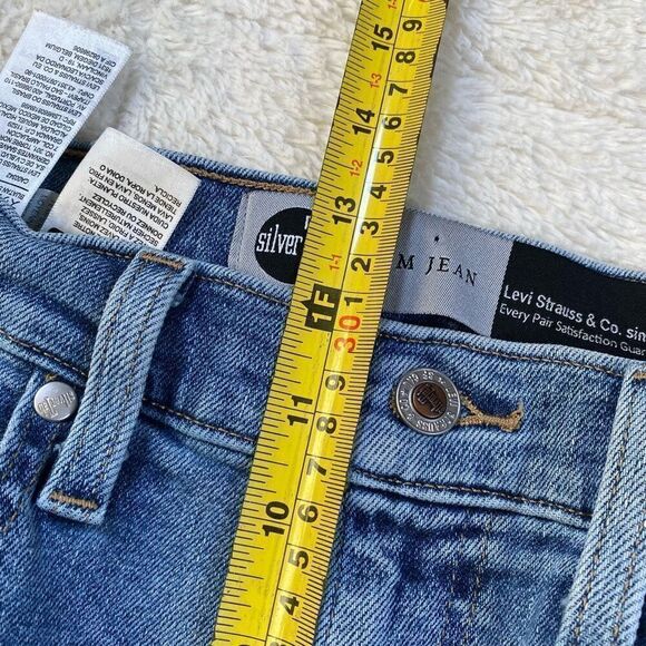 Levi’s Womens Straight Leg Silvertab Mom Jeans - Picture 9 of 10